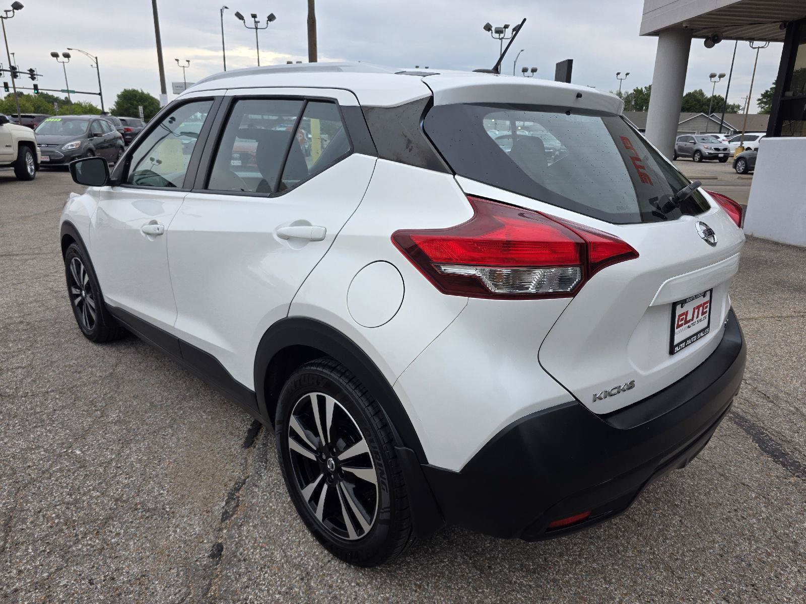 Used 2018 Nissan Kicks SV FWD image 7