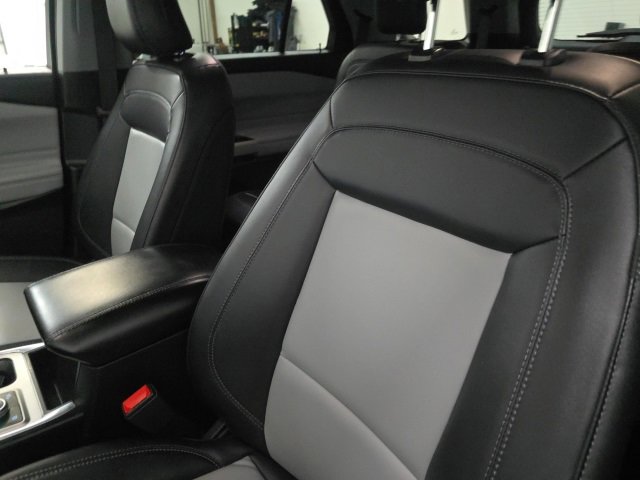 Used 2023 Ford Explorer XLT w/ Equipment Group 202A image 16