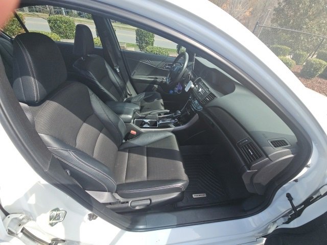 Used 2017 Honda Accord Sport image 12