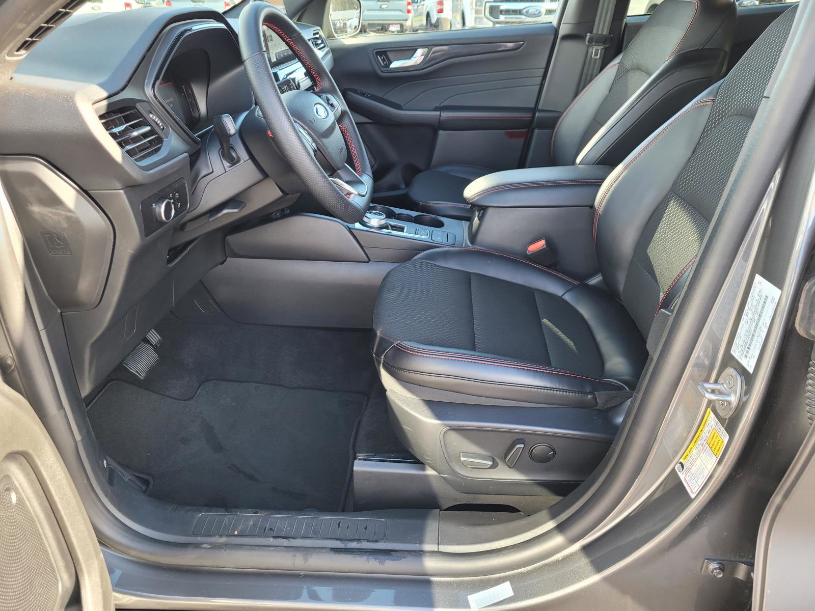 Used 2025 Ford Escape ST-Line image 10