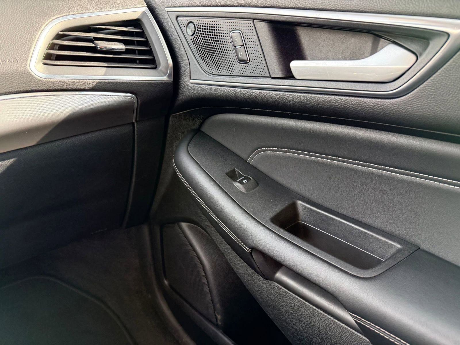 Used 2024 Ford Edge Titanium image 24