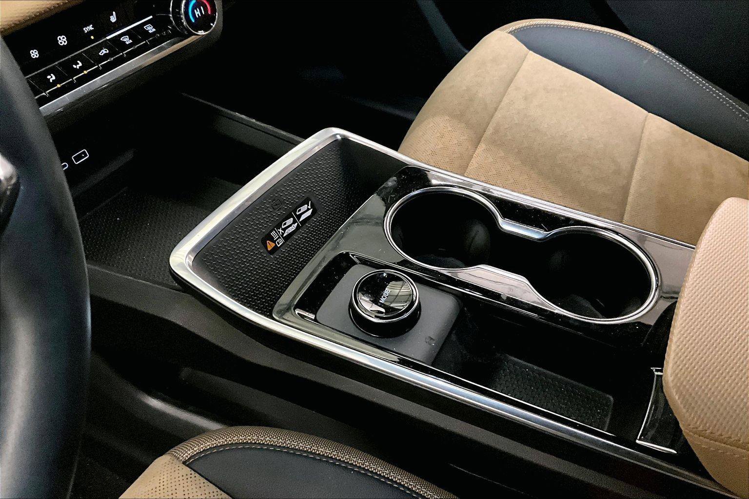 Used 2025 Chevrolet Equinox ACTIV w/ Safety and Technology Package image 16