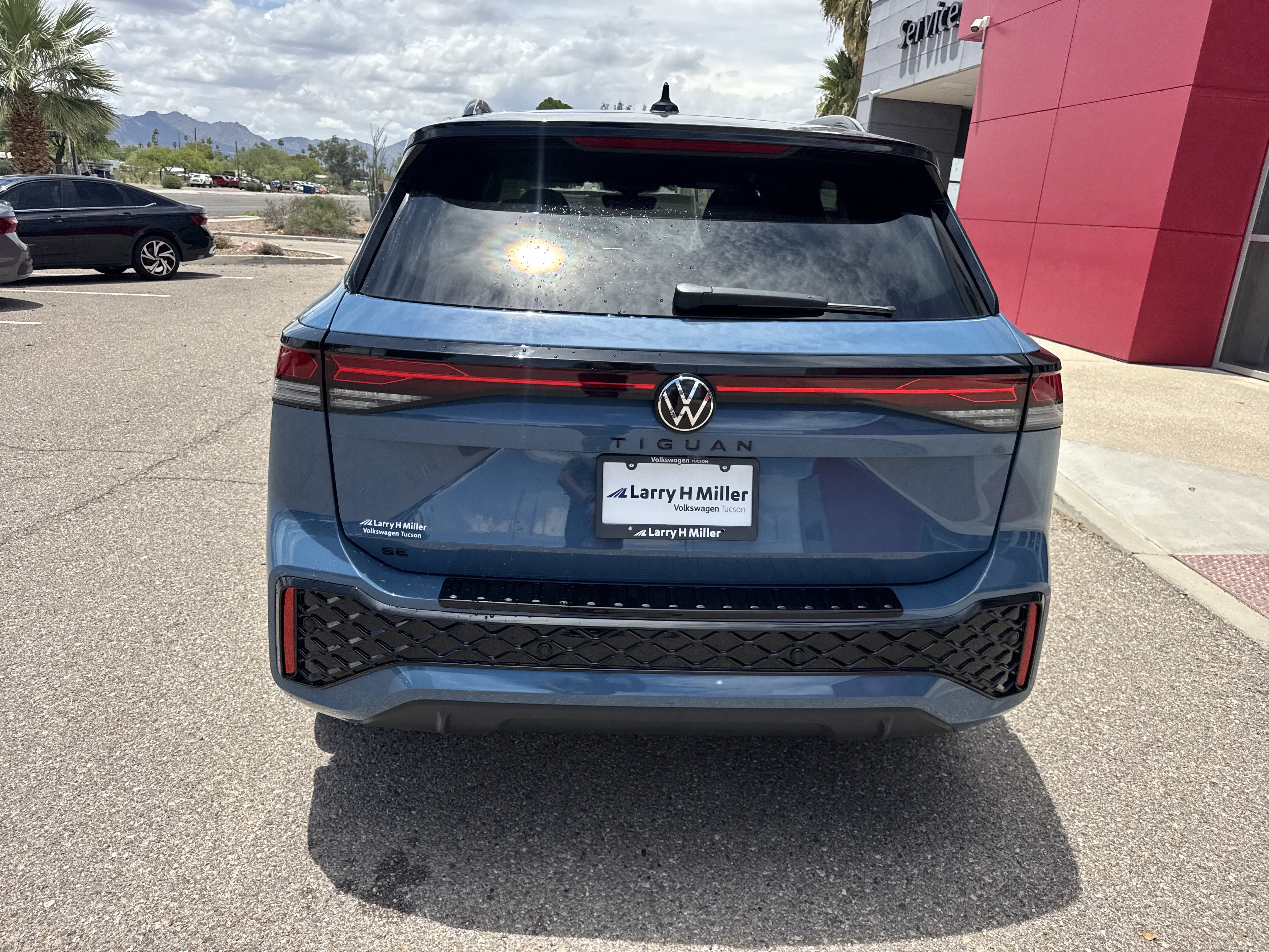 New 2026 Volkswagen Tiguan SE R-Line FWD image 5