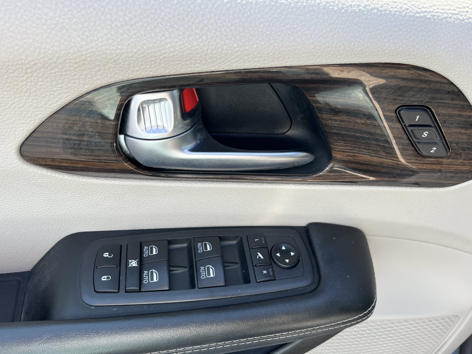 Used 2021 Chrysler Pacifica Limited w/ Uconnect Theater Family Group AWD/4WD image 34
