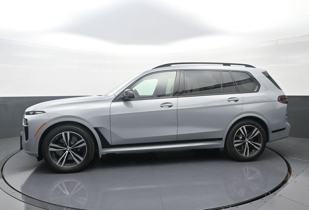 New 2026 BMW X7 M60i w/ Executive Package image 4