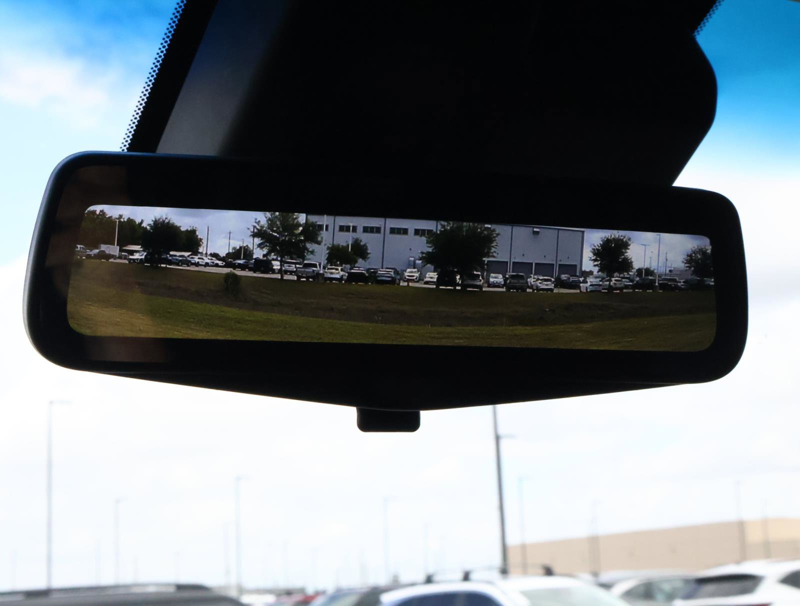 Used 2018 Cadillac Escalade Premium Luxury RWD image 33