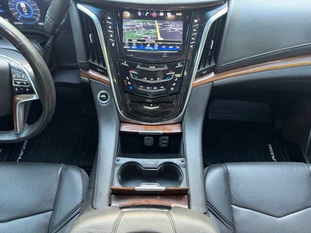 Used 2017 Cadillac Escalade Luxury AWD/4WD image 30