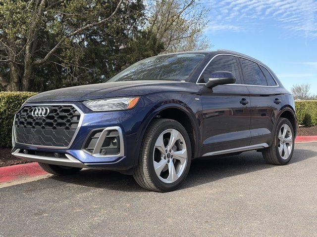Used 2024 Audi Q5 2.0T Prestige w/ Prestige Package image 3