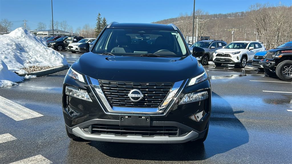 Used 2023 Nissan Rogue SV w/ SV Premium B Package image 2