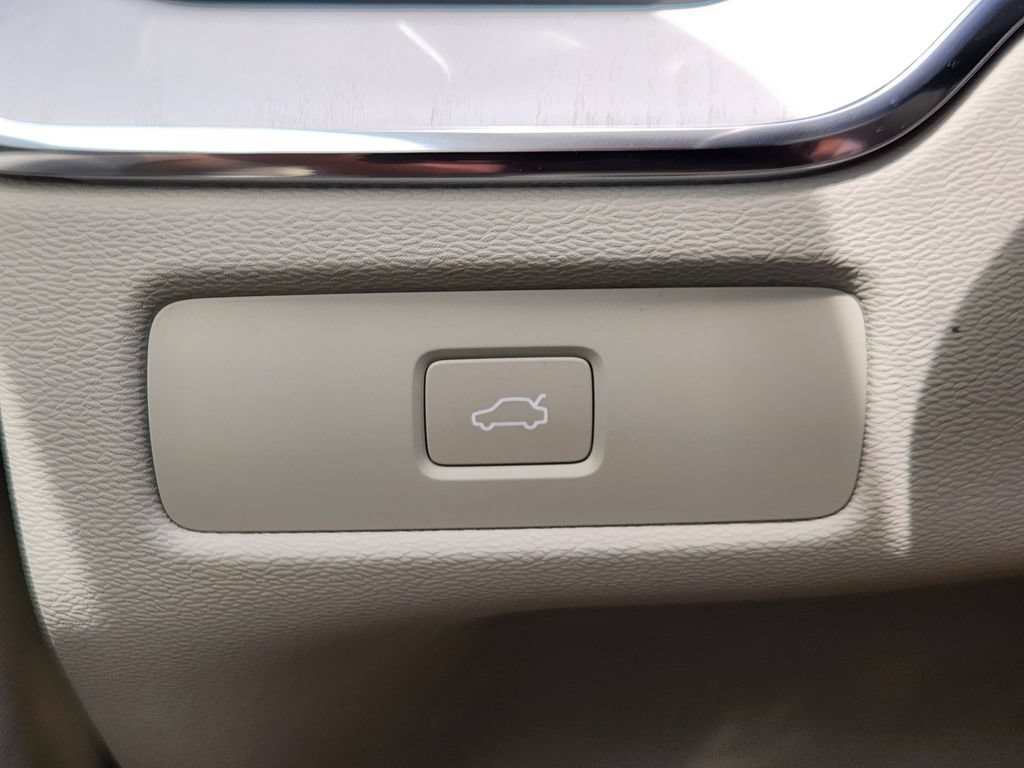 New 2026 Volvo XC60 B5 Ultra w/ Climate Package AWD/4WD image 12