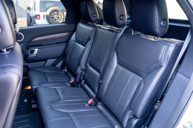 Used 2020 Land Rover Discovery HSE image 34