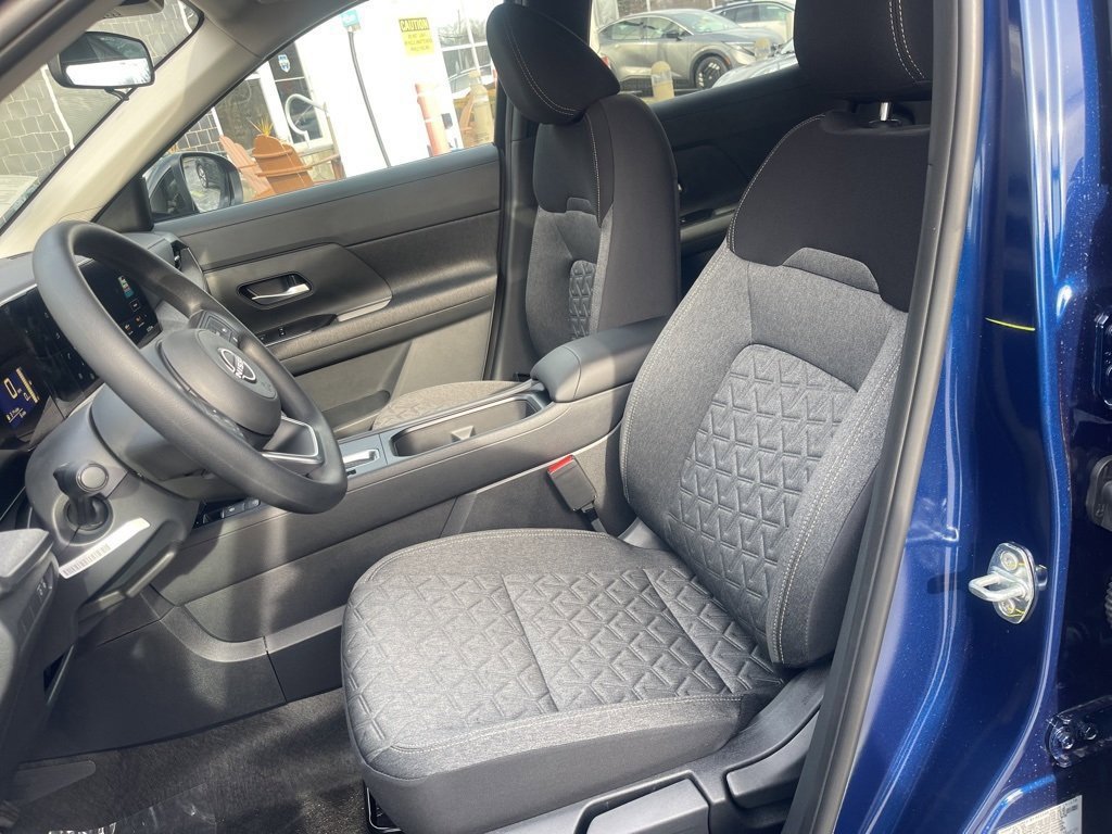 Certified 2025 Nissan Kicks SV w/ SV Premium Package AWD/4WD image 16