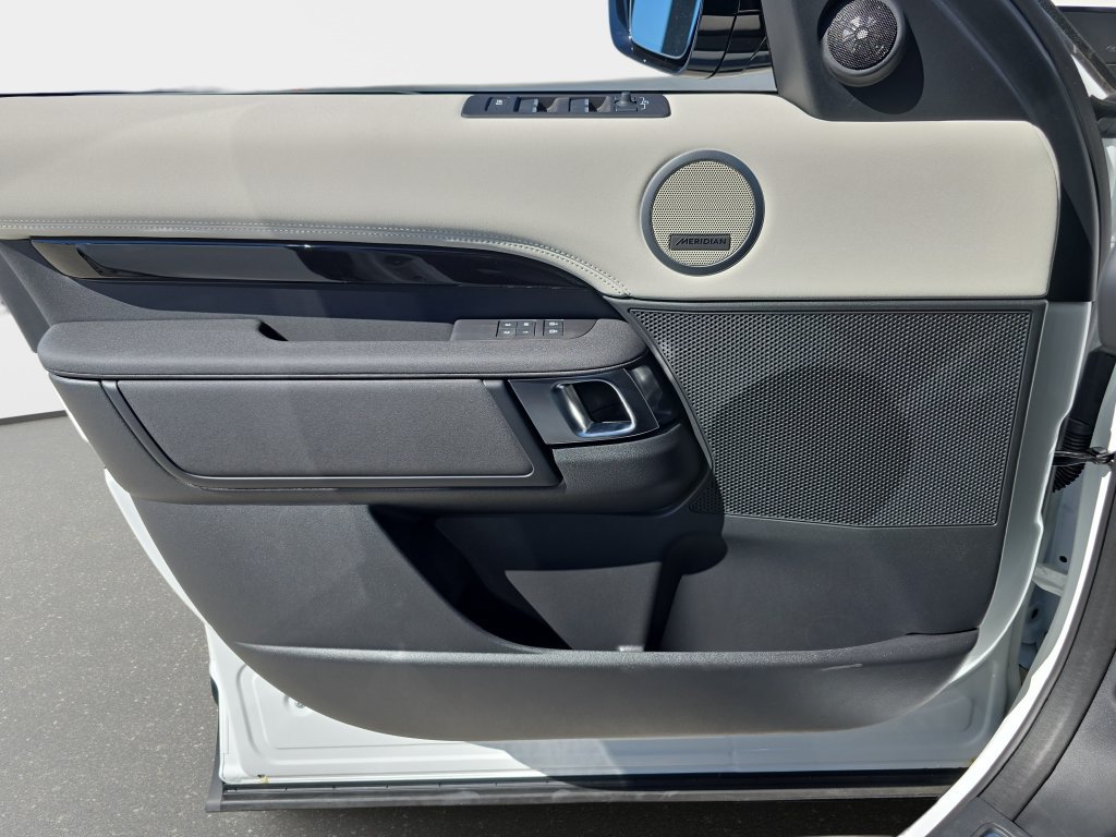 New 2026 Land Rover Discovery S AWD/4WD image 29