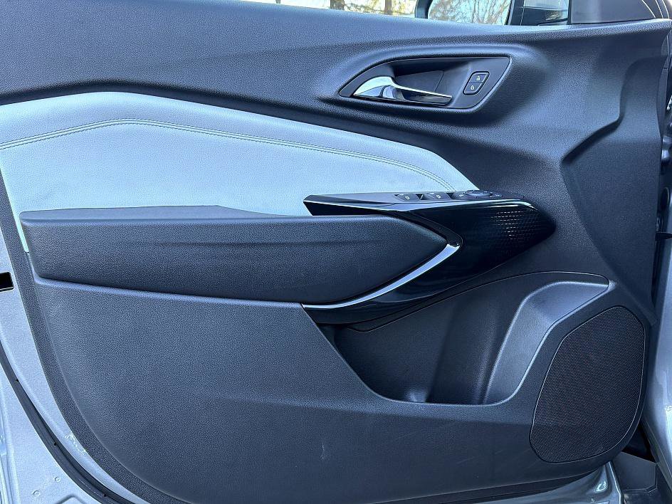 Used 2025 Chevrolet Trax LT w/ Driver Confidence Package image 16