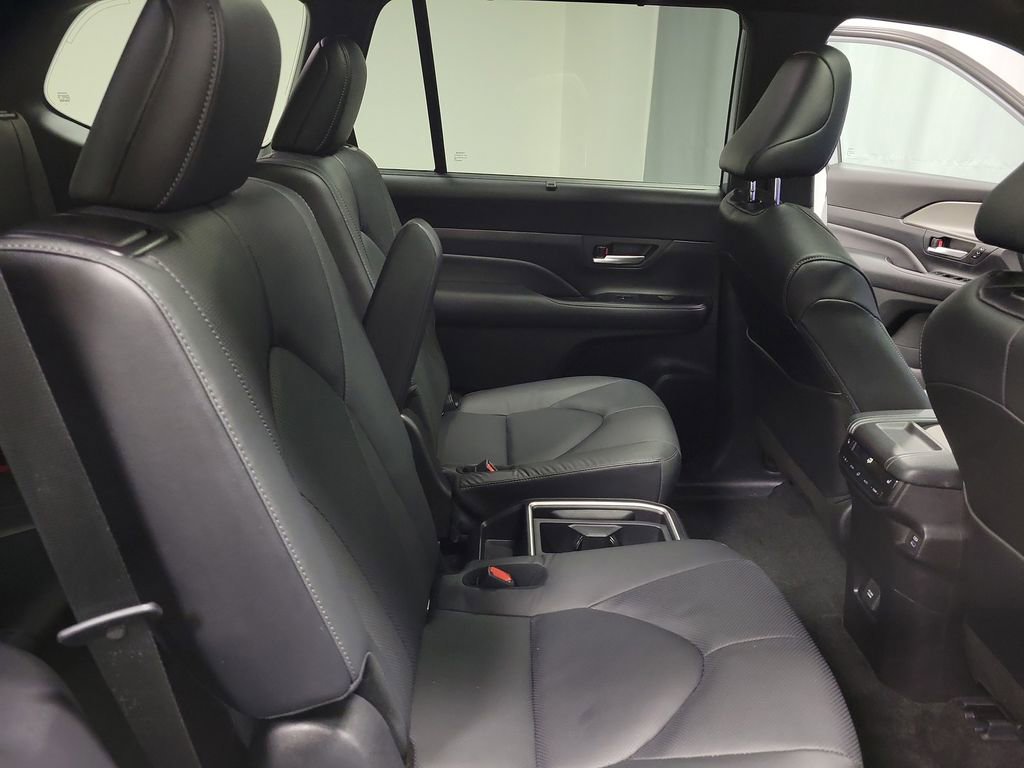 Used 2025 Toyota Grand Highlander AWD Hybrid image 24