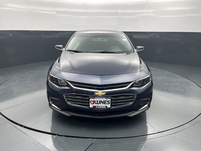 Used 2017 Chevrolet Malibu LT image 2