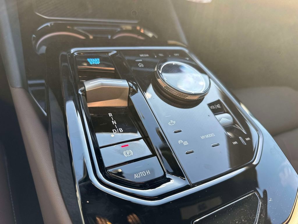 Certified 2025 BMW i5 xDrive40 w/ Premium Package image 14