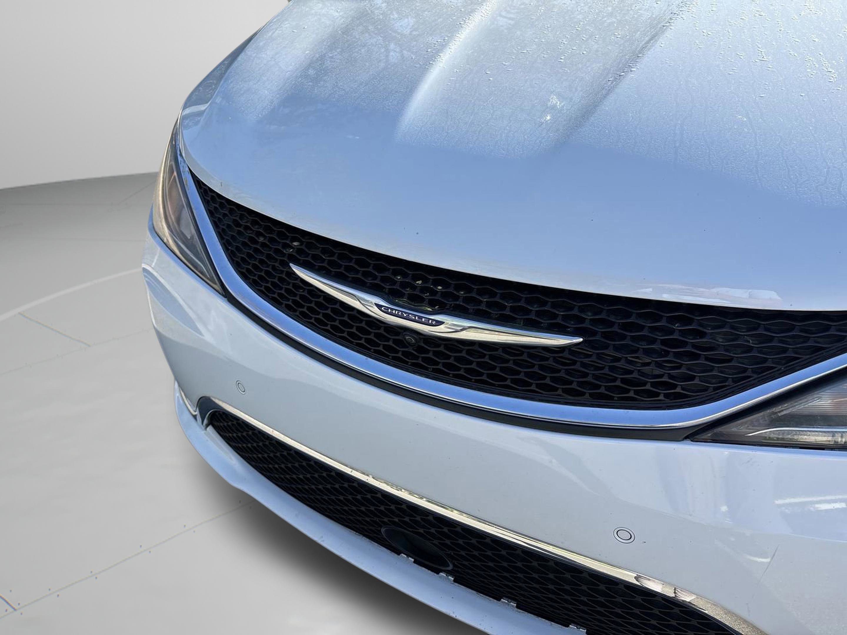 Used 2020 Chrysler Pacifica Touring-L Plus w/ Tire & Wheel Group image 31