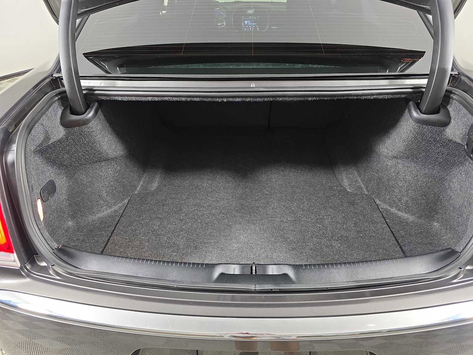 Used 2023 Chrysler 300 Touring image 30