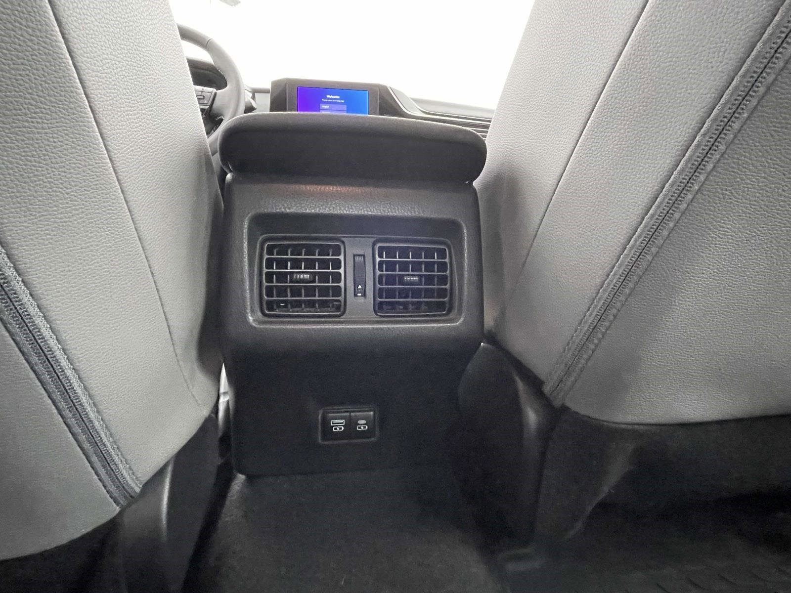 Used 2025 Toyota Camry SE w/ Convenience Package FWD image 13