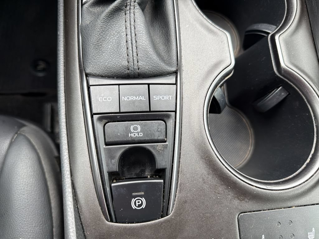 Used 2022 Toyota Camry XSE FWD image 32