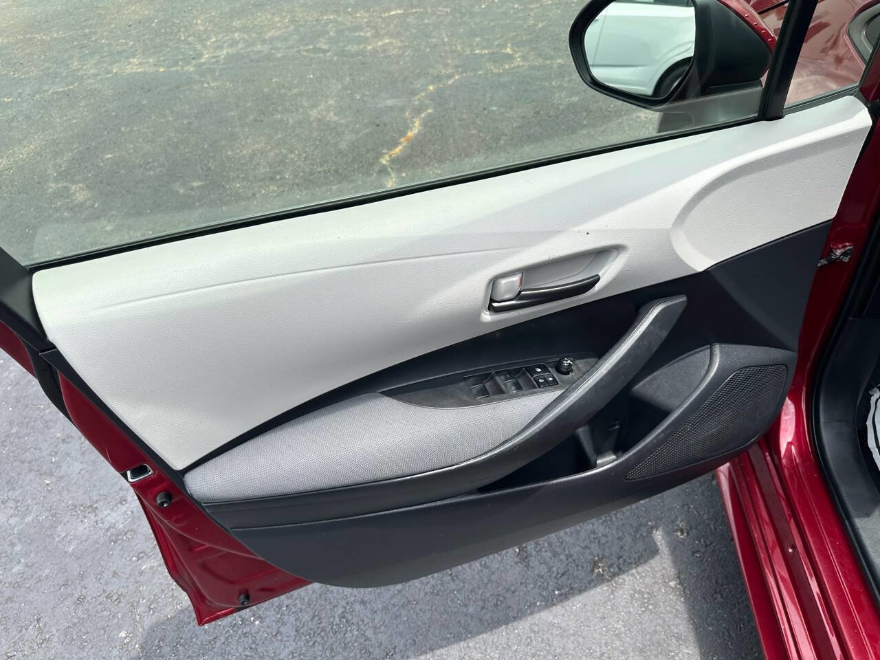 Used 2022 Toyota Corolla LE image 12
