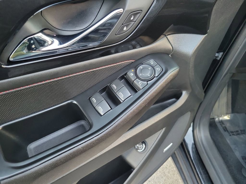 Used 2023 Chevrolet Traverse RS image 16