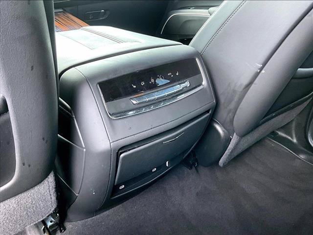 Used 2024 Cadillac Escalade Premium Luxury AWD/4WD image 24