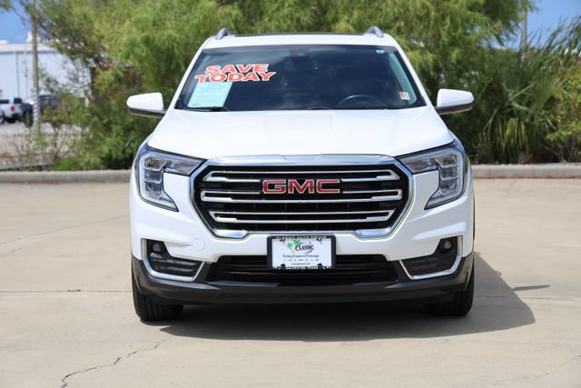 Used 2022 GMC Terrain SLT w/ LPO, Cargo Package FWD image 2