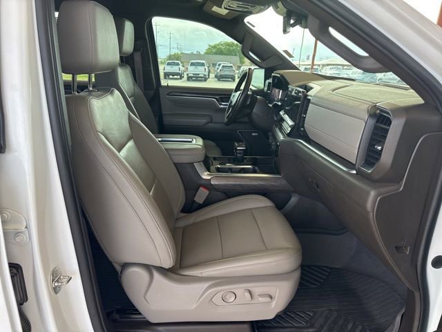 Used 2022 Chevrolet Silverado 1500 LTZ w/ LTZ Convenience Package II AWD/4WD image 12