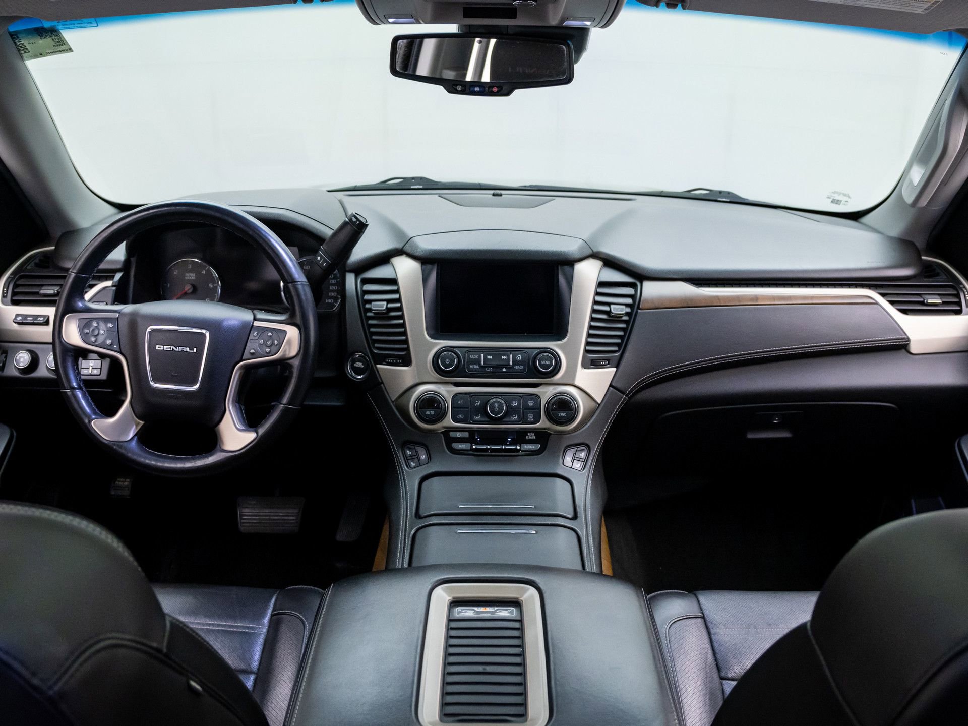 Used 2018 GMC Yukon Denali AWD/4WD image 10