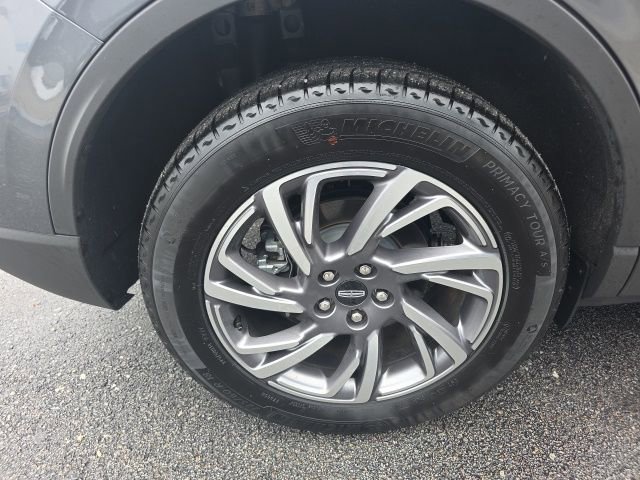 Used 2025 Lincoln Corsair Premiere w/ Equipment Group 101A image 6