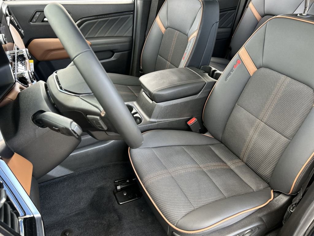 Used 2024 GMC Canyon AT4 w/ Technology Package image 19