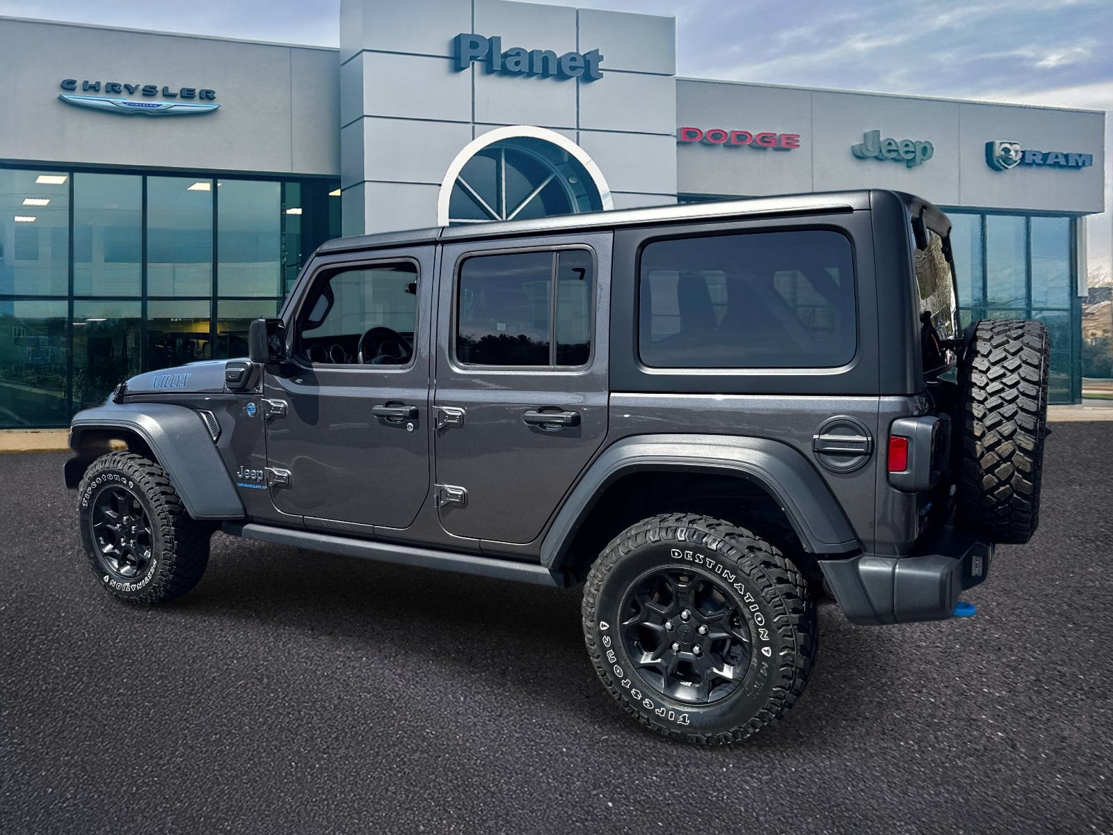 Used 2023 Jeep Wrangler Unlimited w/ Cold Weather Group AWD/4WD image 3
