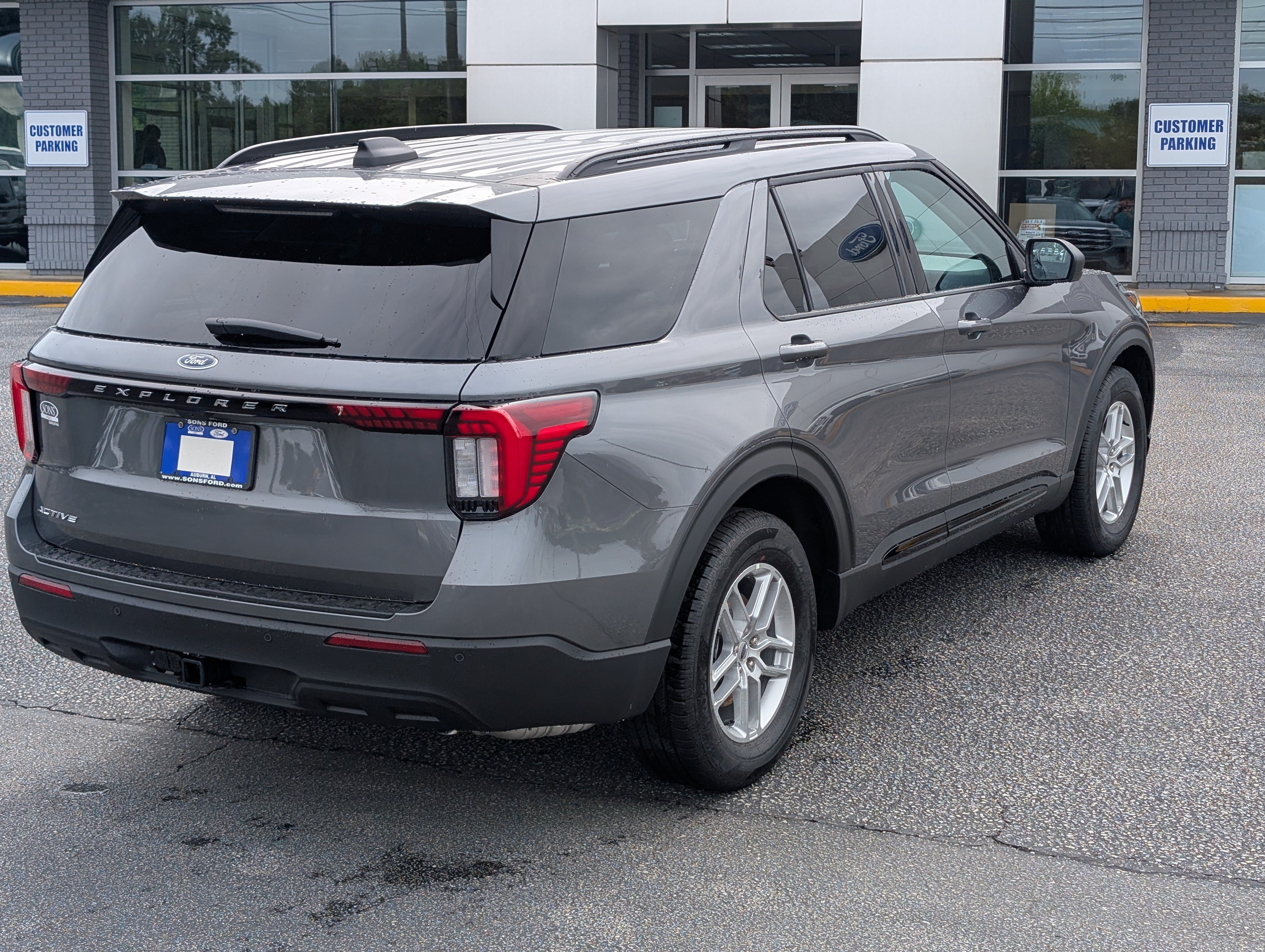 New 2026 Ford Explorer Active RWD image 9