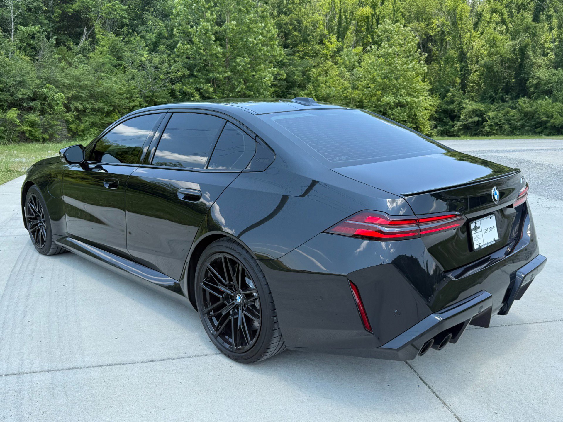 Used 2025 BMW M5 w/ Executive Package image 4