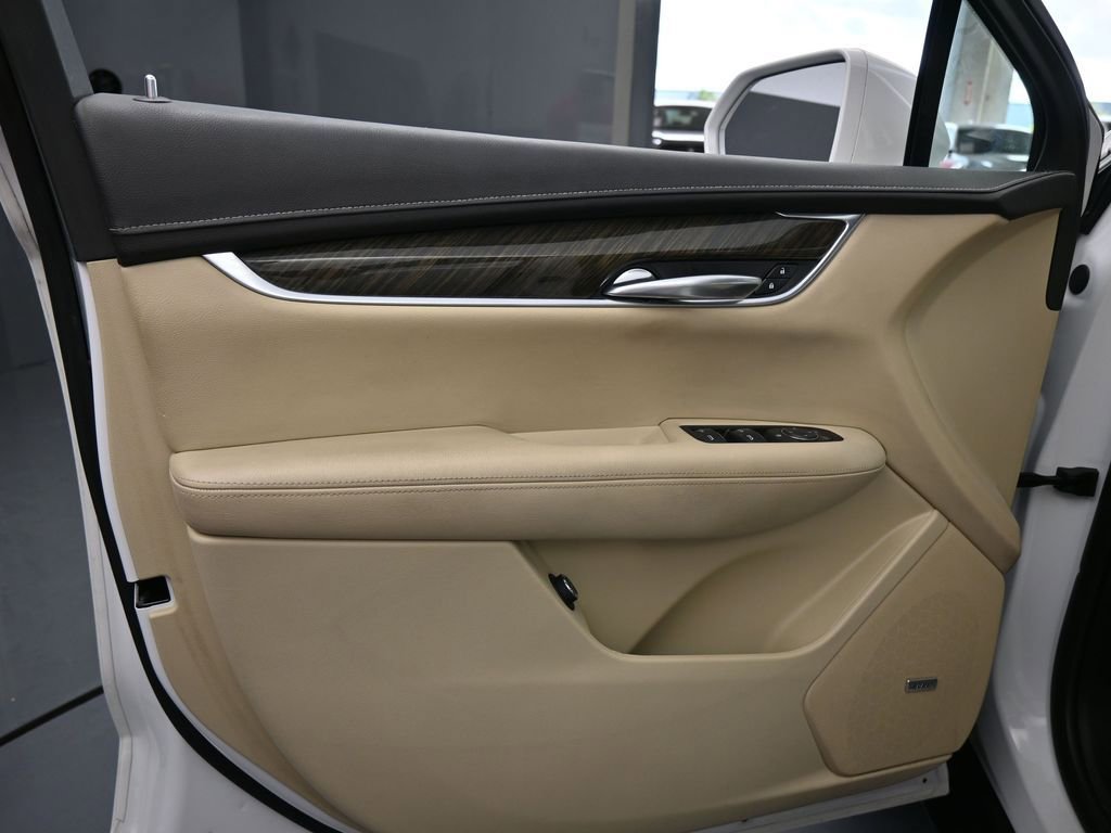 Used 2019 Cadillac XT5 FWD image 16