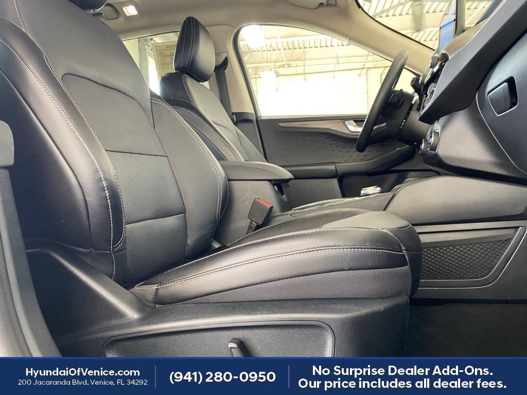 Used 2020 Ford Escape Titanium w/ Titanium Premium Package 2.0 AWD/4WD image 19