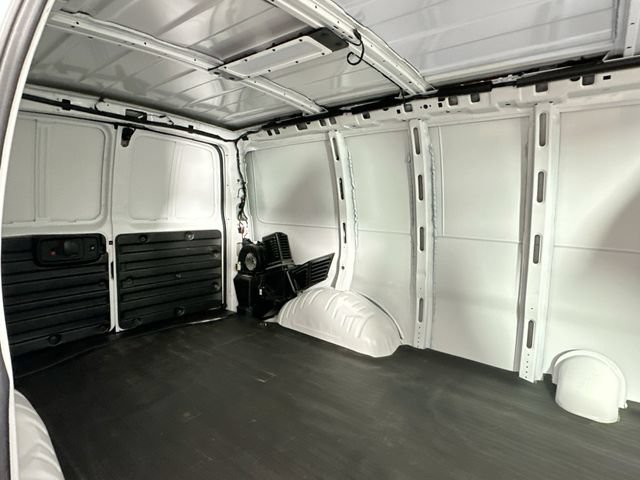 Used 2023 Chevrolet Express 2500 w/ Driver Convenience Package RWD image 4