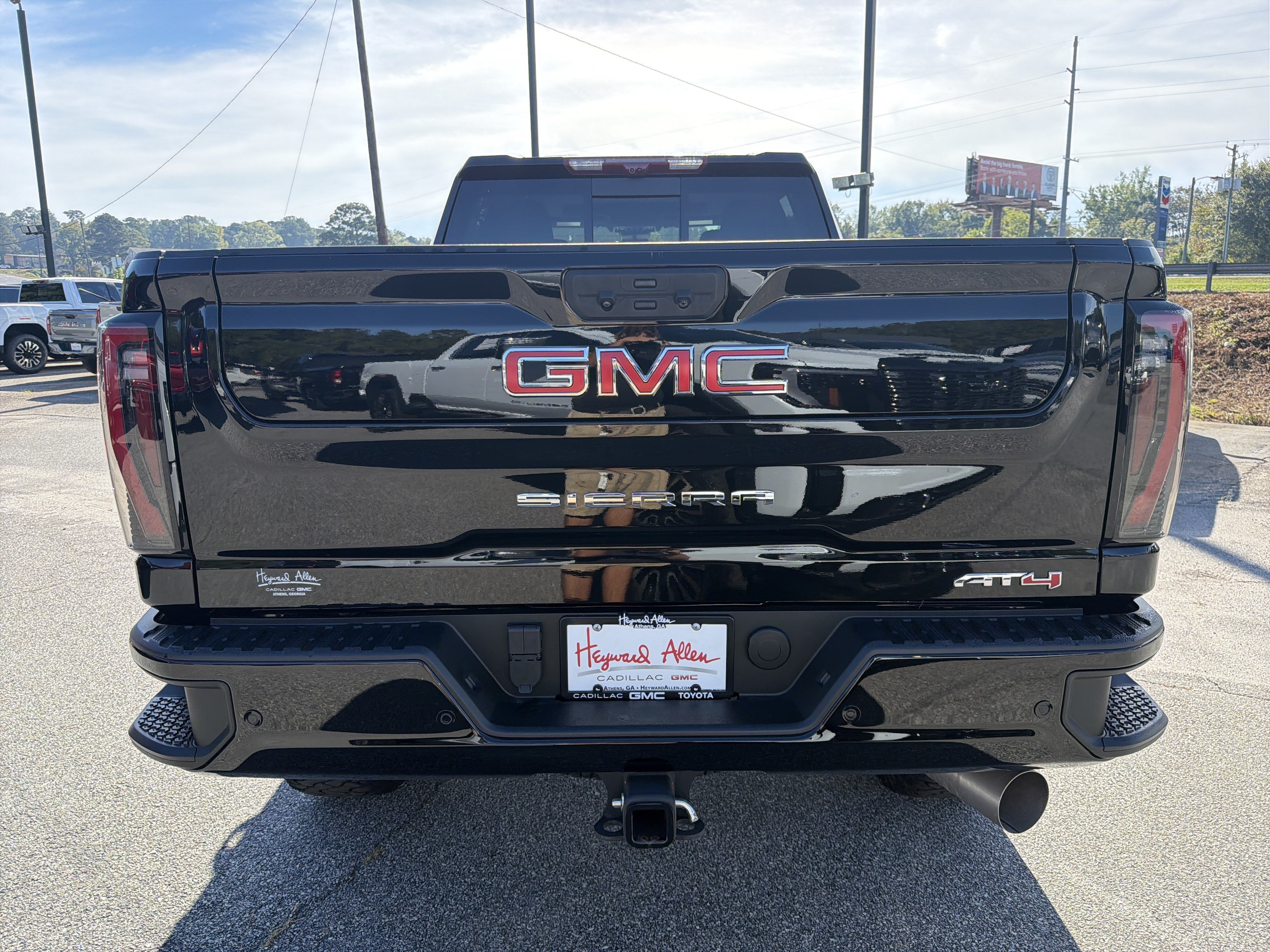 Used 2025 GMC Sierra 2500 AT4 w/ AT4 Premium Plus Package AWD/4WD image 7