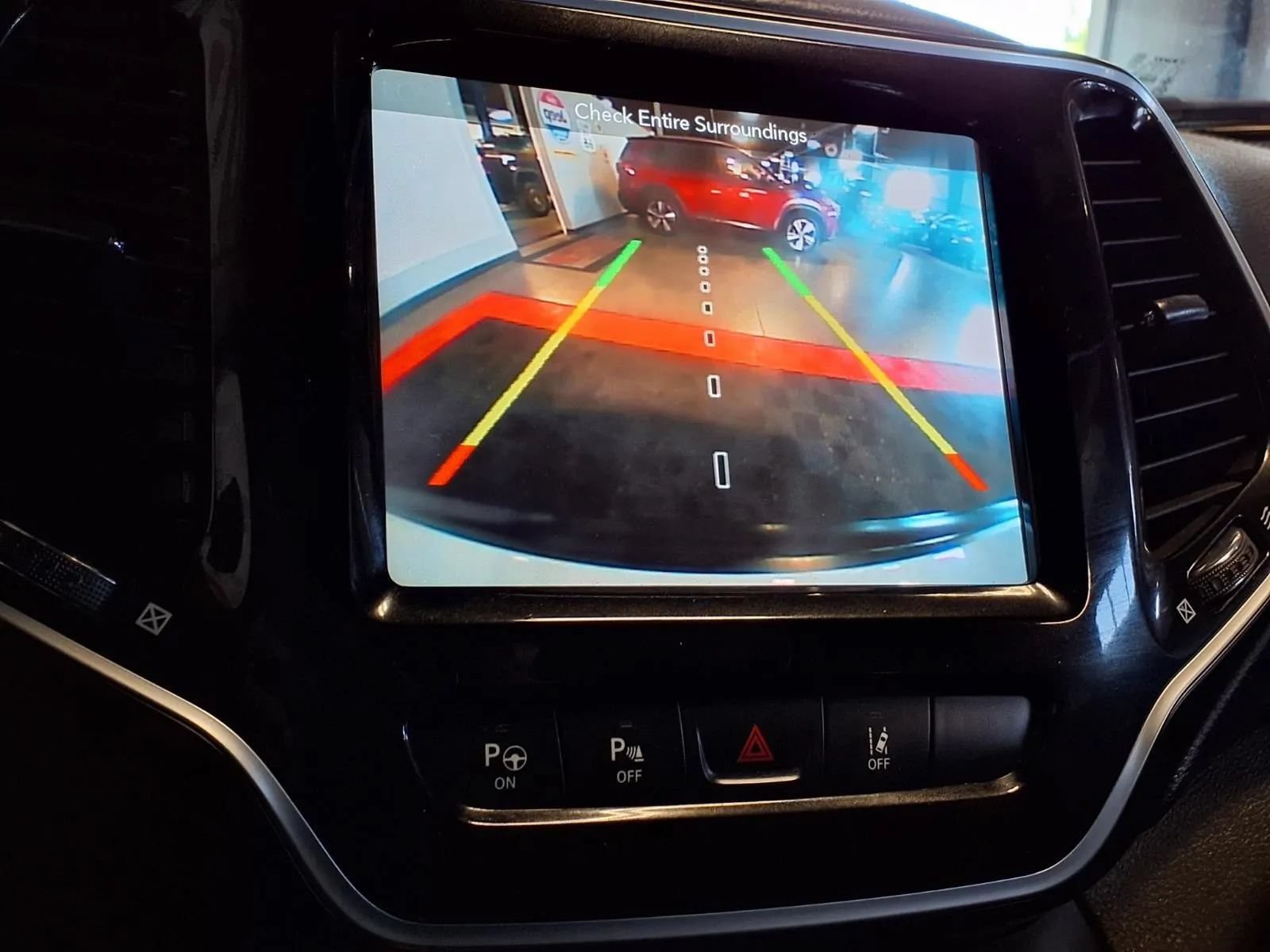Used 2019 Jeep Cherokee Limited w/ Luxury Group AWD/4WD image 21