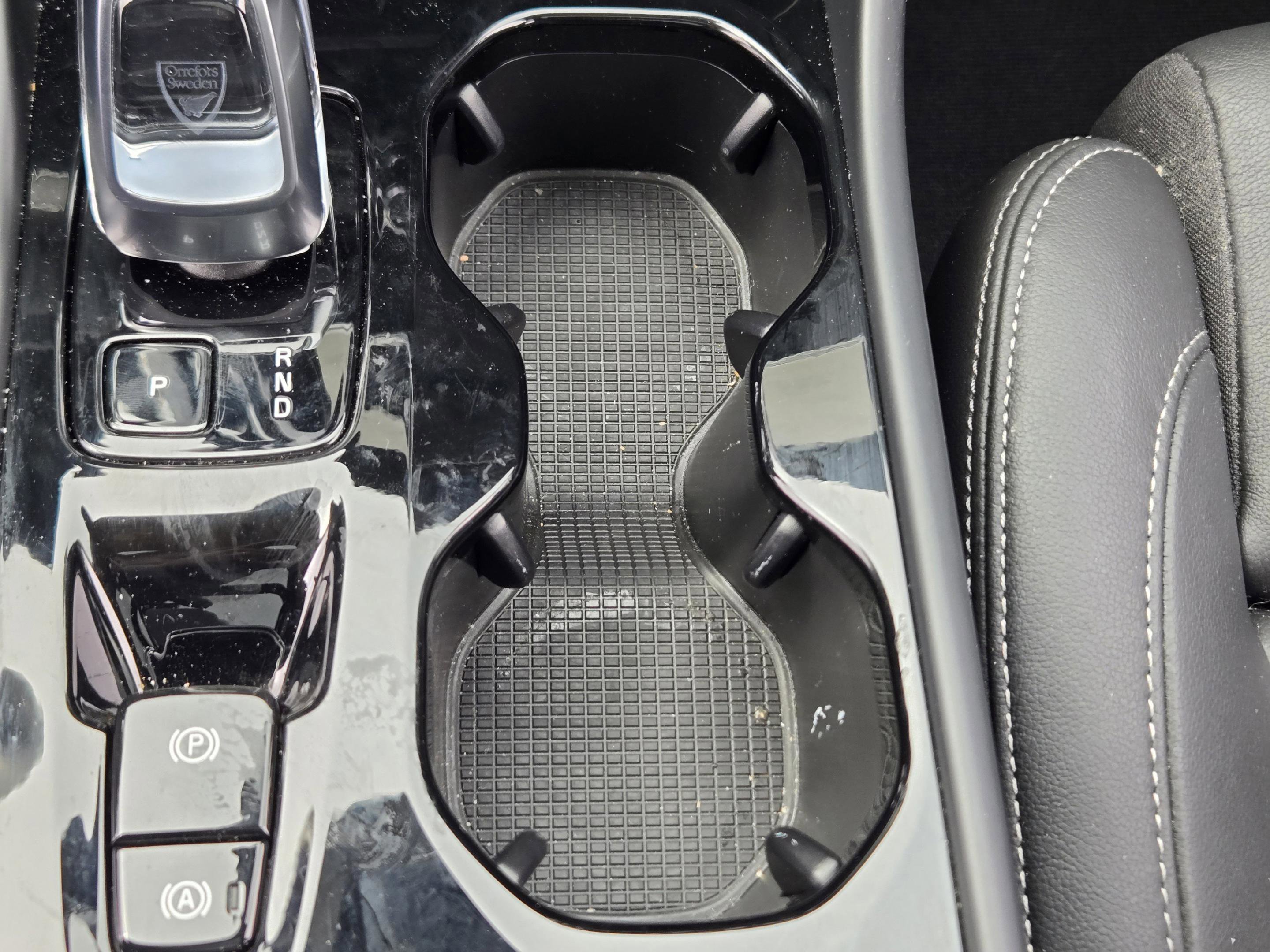 Used 2025 Volvo XC40 B5 Plus image 31