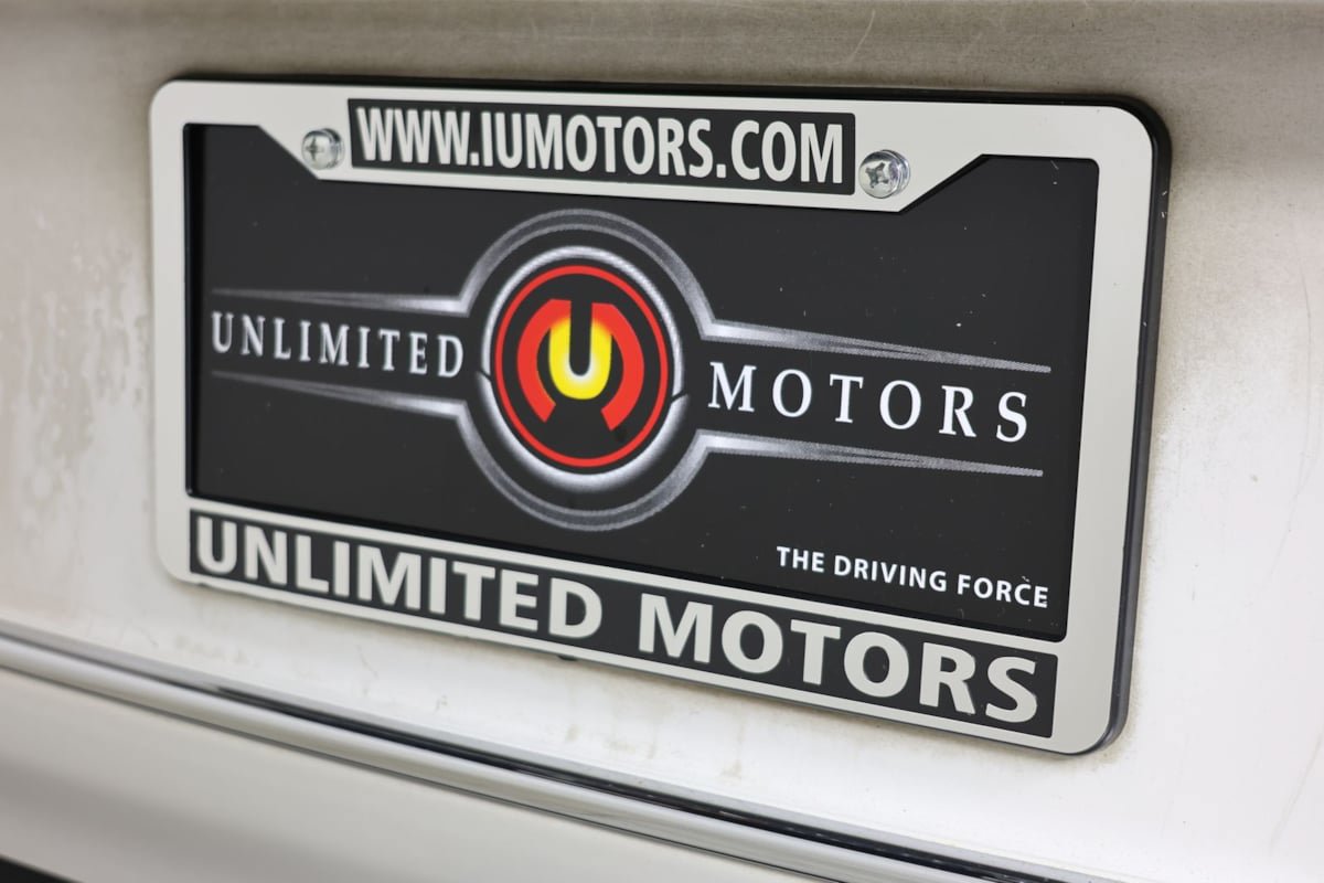 Used 2013 Lexus LX 570 4WD w/ Luxury Pkg w/Pre-crash image 21