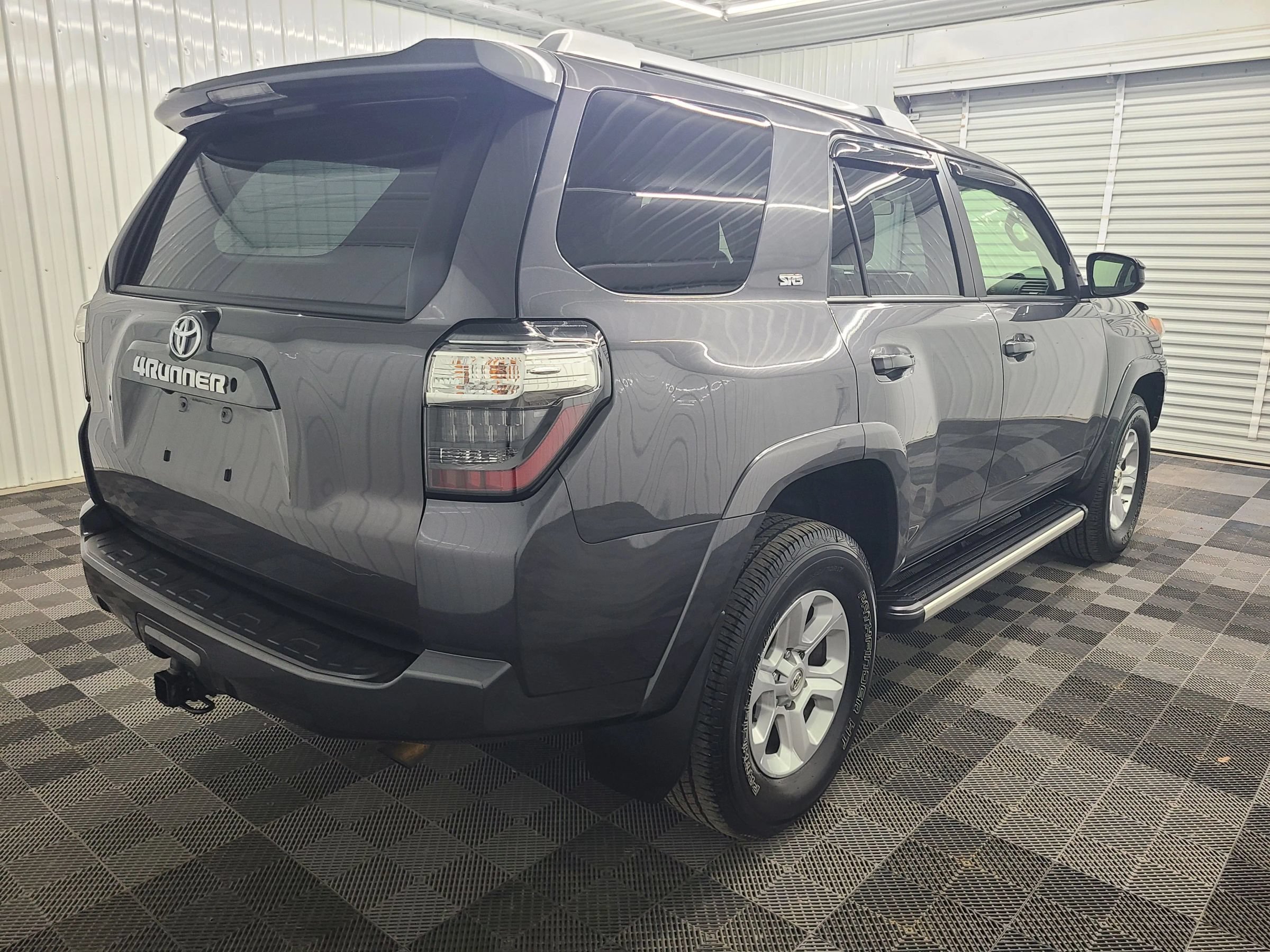 Used 2017 Toyota 4Runner SR5 AWD/4WD image 11