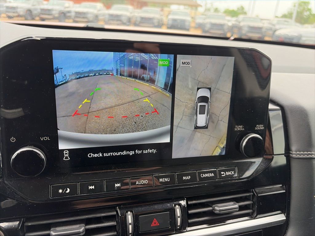 Used 2023 Nissan Pathfinder Platinum image 18