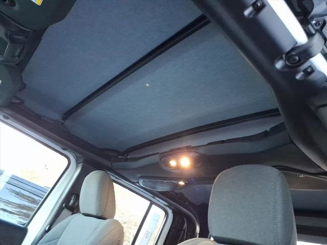 Used 2025 Jeep Gladiator Sport image 9