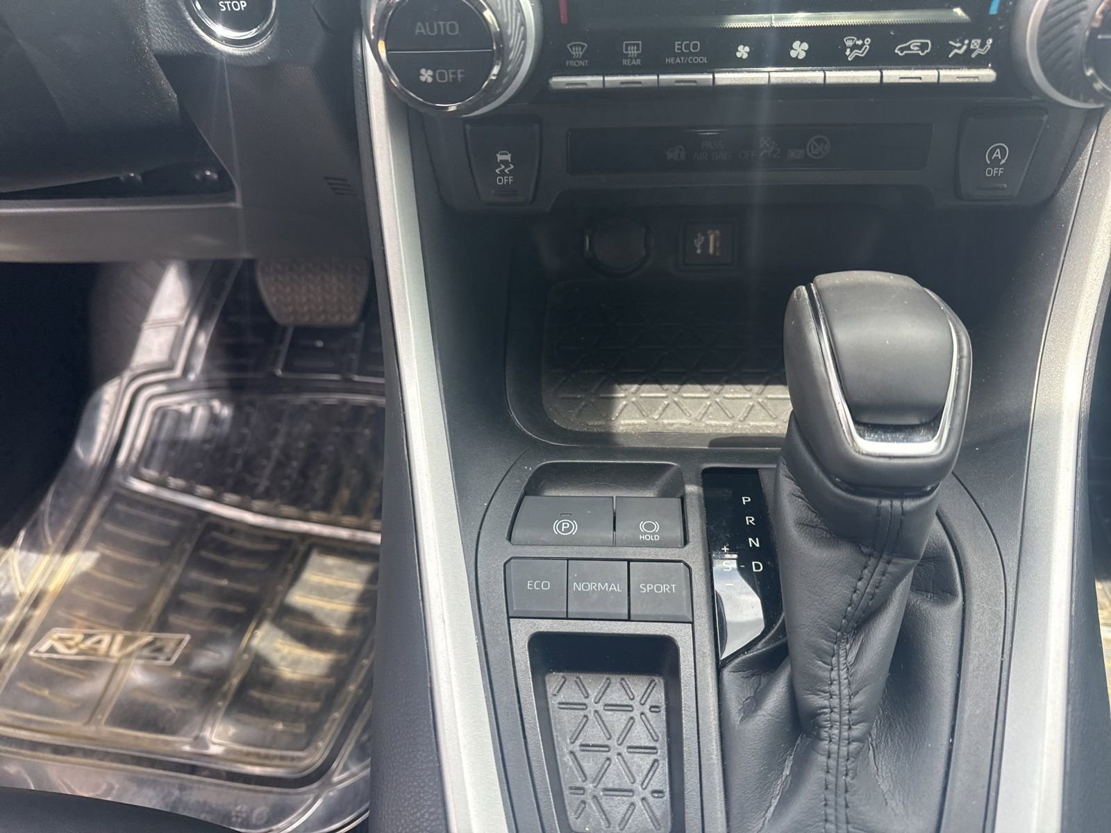 Used 2023 Toyota RAV4 XLE Premium FWD image 15