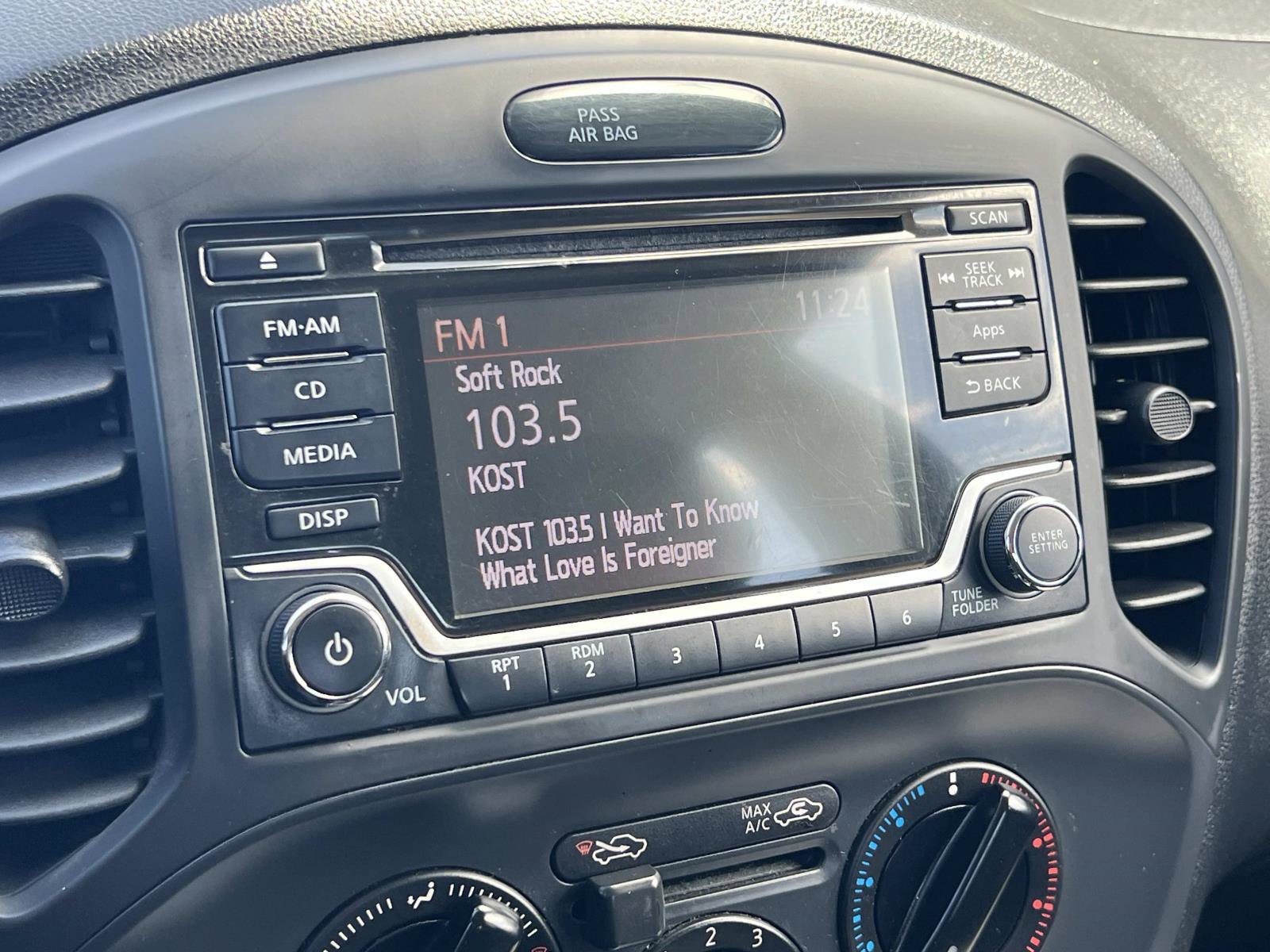 Used 2016 Nissan Juke S image 12