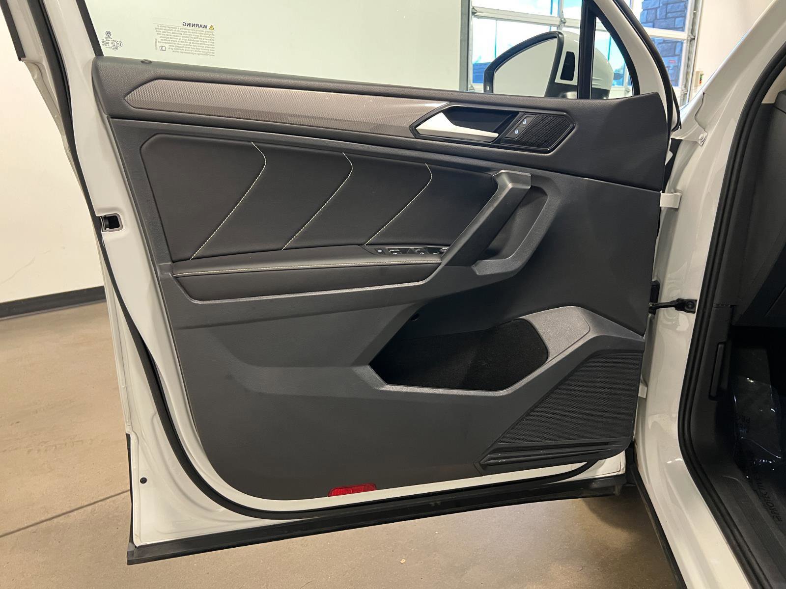 Used 2023 Volkswagen Tiguan SE image 28