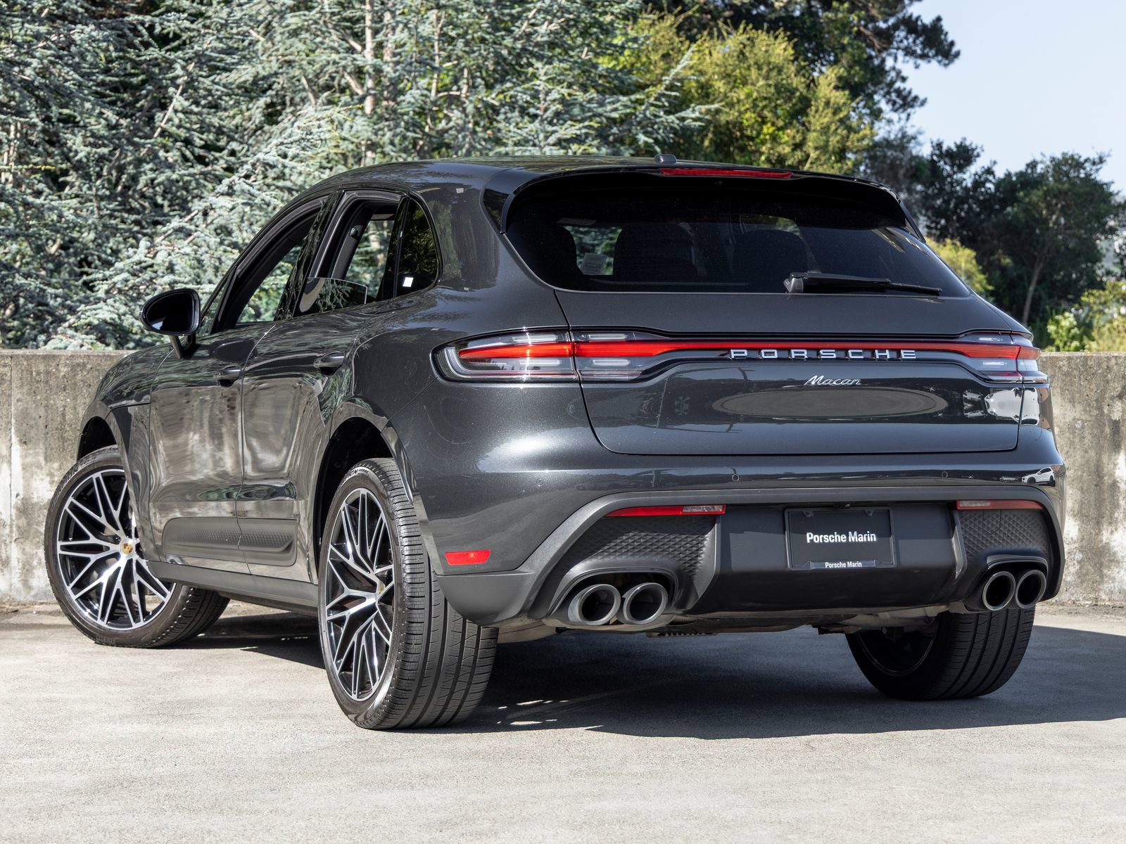 Certified 2023 Porsche Macan AWD/4WD image 3